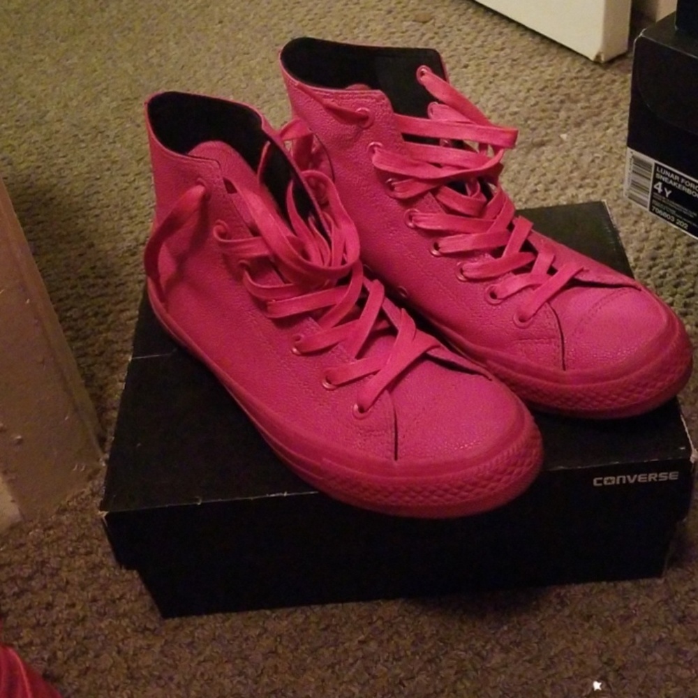 Only with Twice great condition Converse shoes